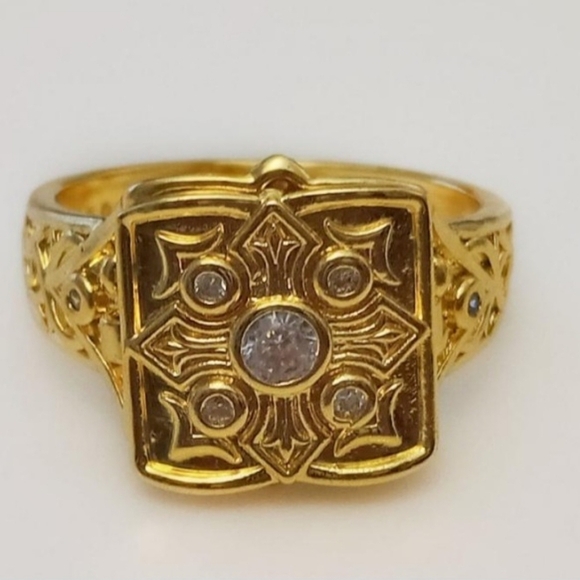 New Gold Tone Clear CZ Square Secret Compartment Locket Ring Size 11 - Picture 5 of 7